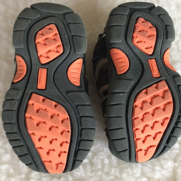 Khombu kids grey suede+neoprene toe protector velcro close sport sandals EUC - Picture 3 of 7